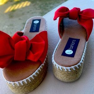 Size 6 platform sandals, red bow.